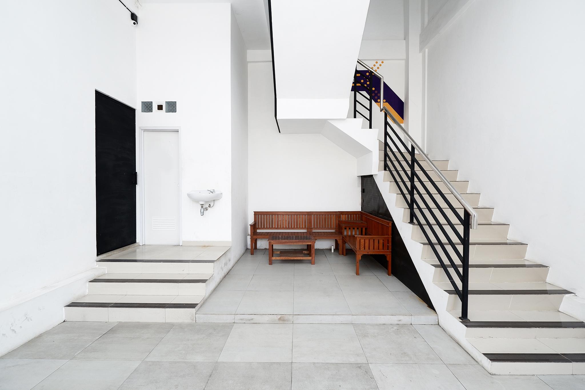 Spot On 2026 Arta Residence Semarang Extérieur photo